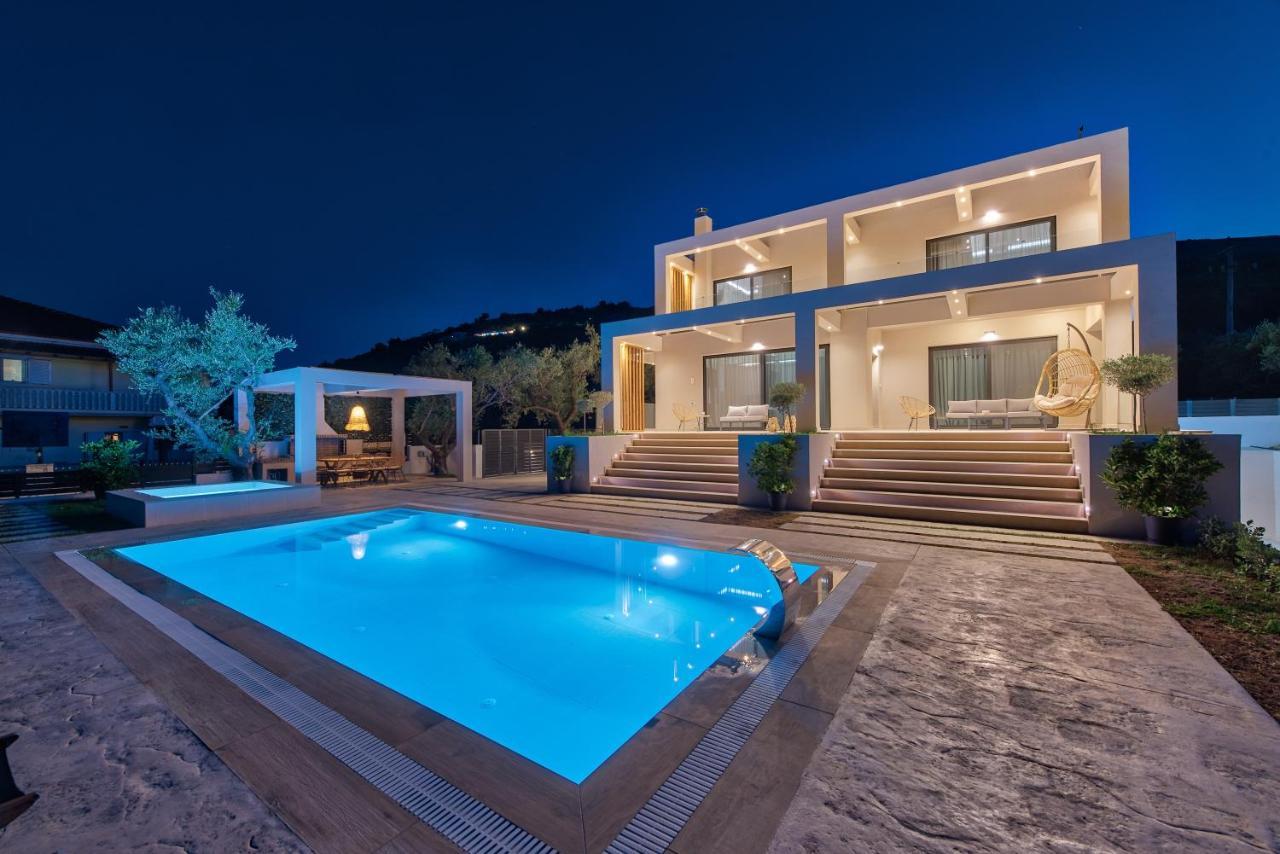Delight Luxury - Contemporary Elegance & Tranquility, By Zantewize Villa